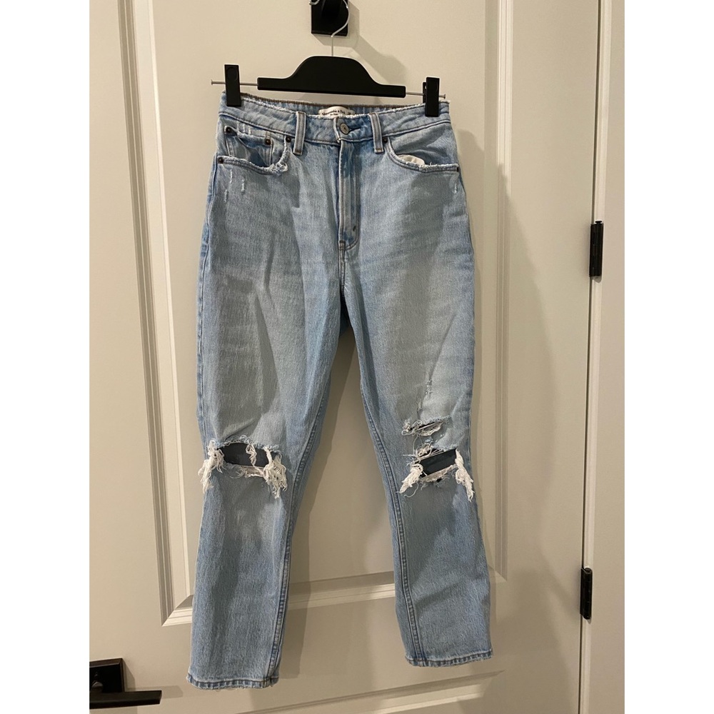 Abercrombie Jeans 26r, distressed ankle